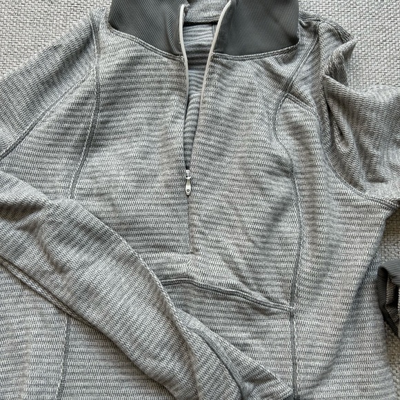Lululemon pullover (size 4) - Picture 2 of 4